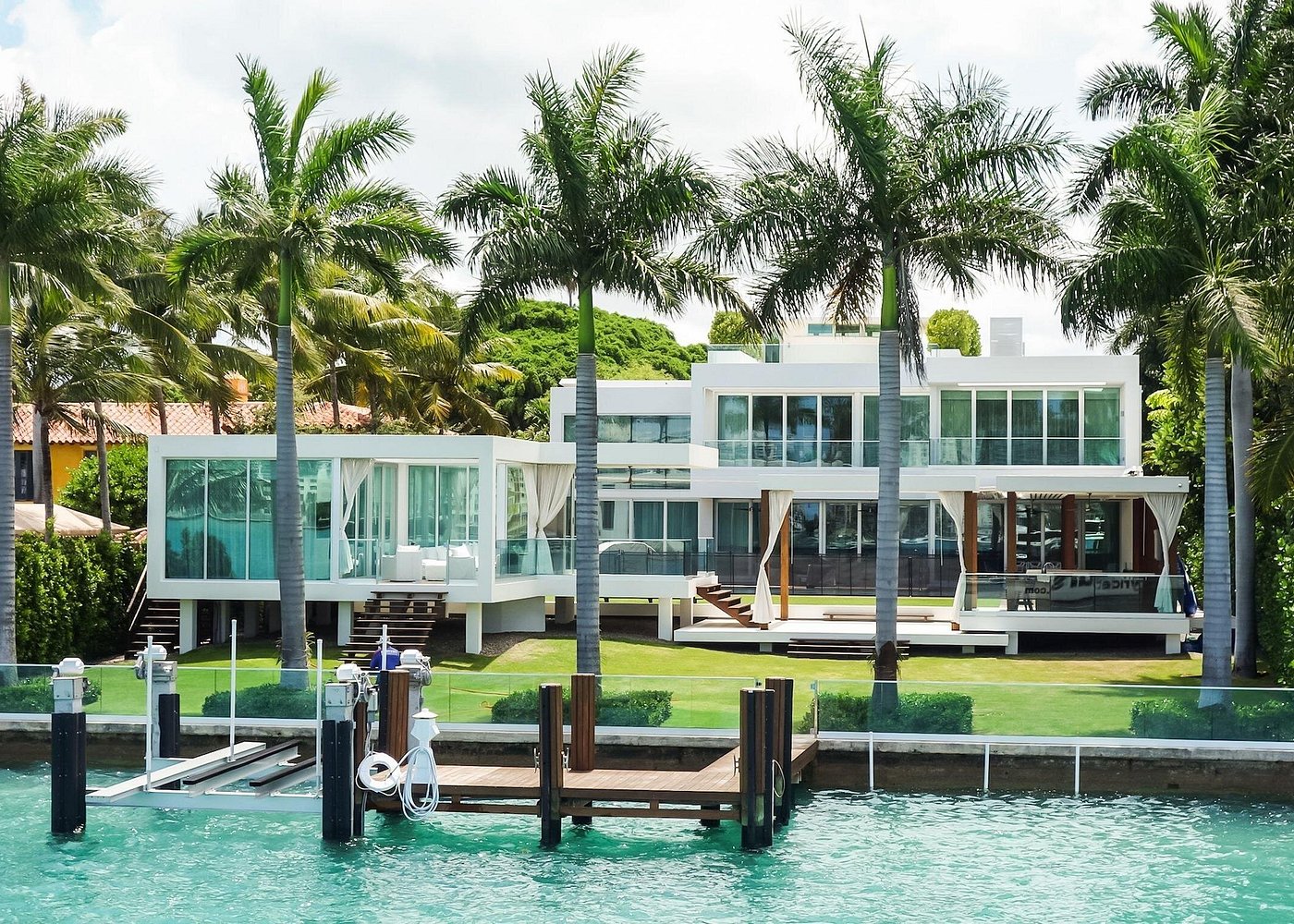MIAMI PRIVATE BOAT CRUISE - Day, Sunset or Night