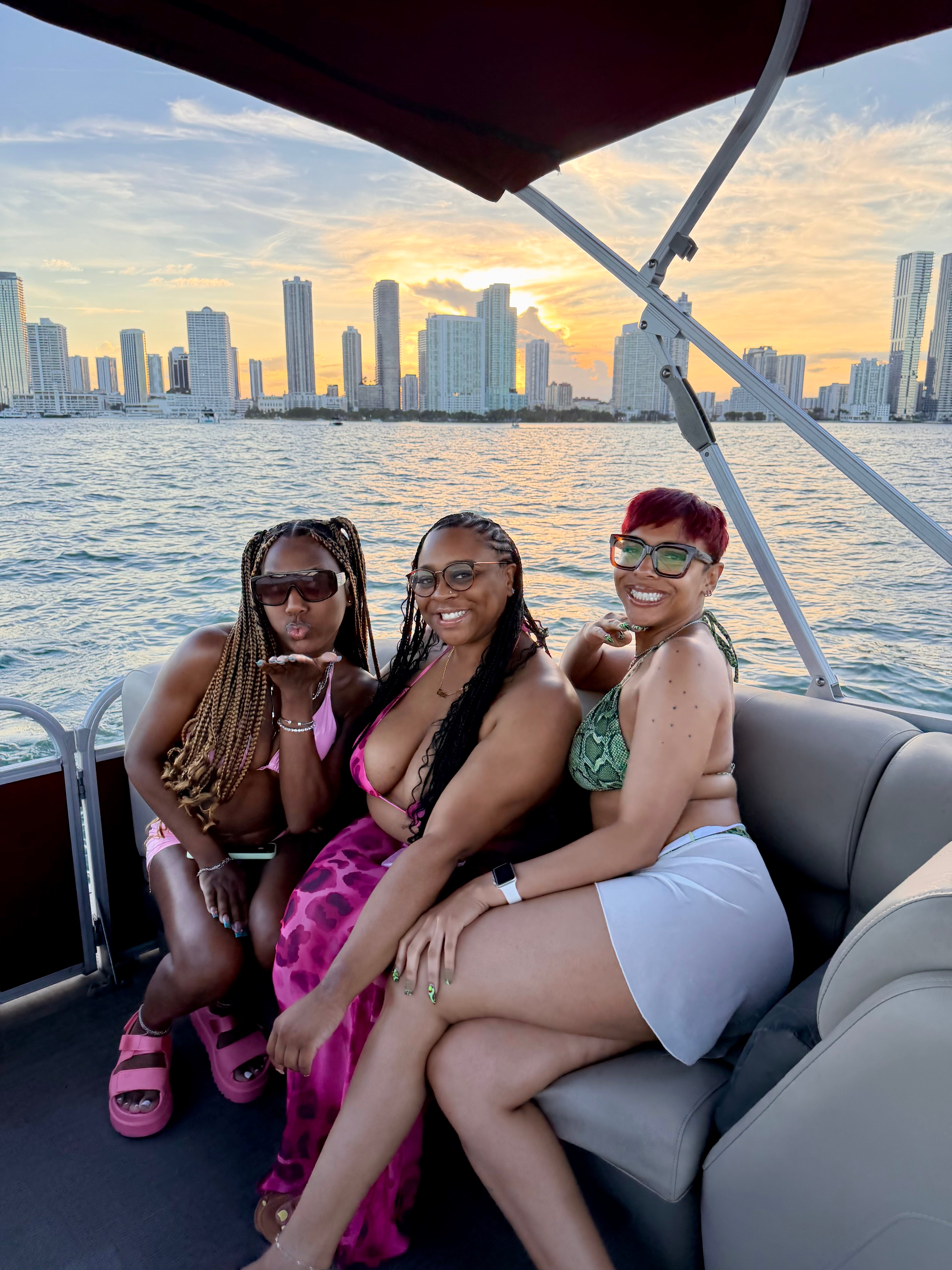 MIAMI PRIVATE BOAT CRUISE - Day, Sunset or Night